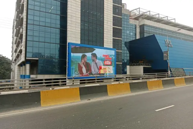 SKS Tower LED screens facing the Mohakhali flyover